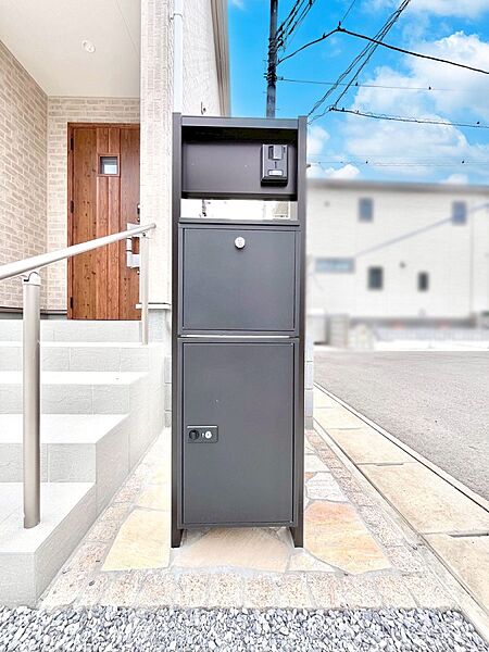 シンプルデザインのポスト。