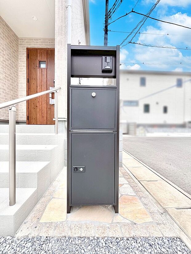シンプルデザインのポスト。