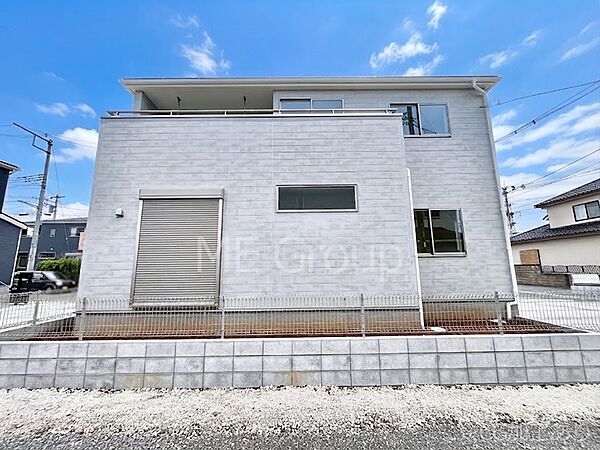 洗練された外観、上質な住空間が広がる室内は永く安心して過ごせる住居です。