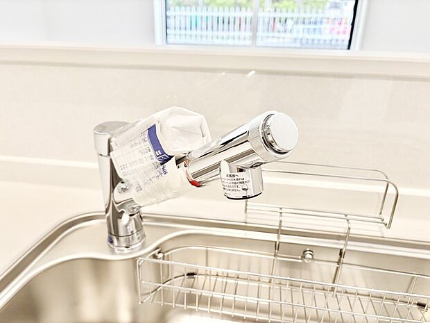 いつでも清潔なおいしいお水を。一つの水栓で水道水と浄水を使い分け。
