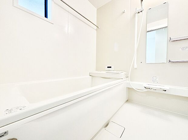 浴室乾燥機付きのバスルームでいつでも快適なバスタイムが楽しめます!