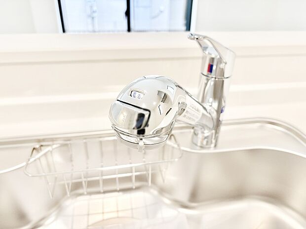 いつでも清潔なおいしいお水を。一つの水栓で水道水と浄水を使い分け。