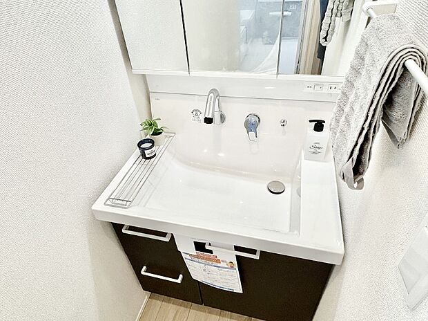 ハンドシャワー付き!使いやすい洗面台。