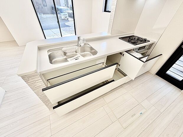 使いやすさを優先したスライド式収納タイプ!