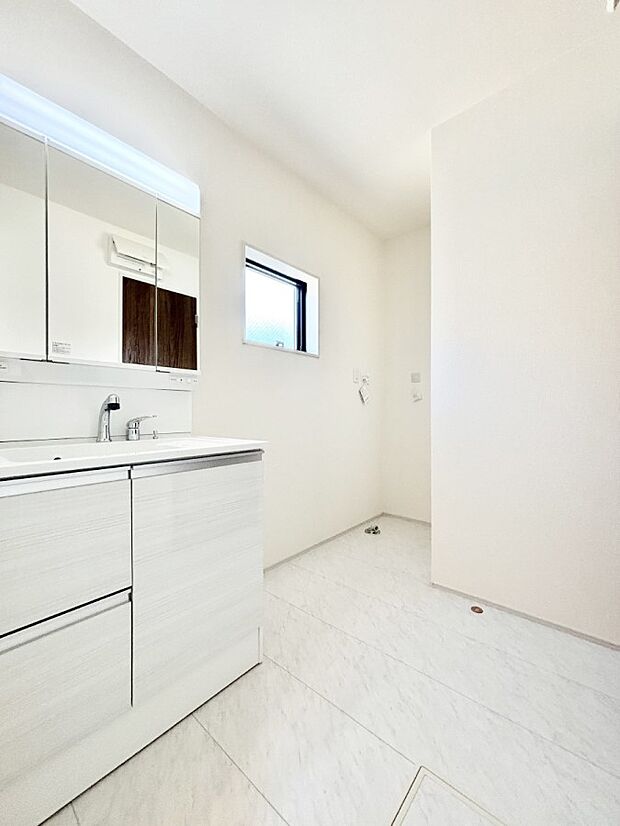 広々とゆとりのあるランドリースペース