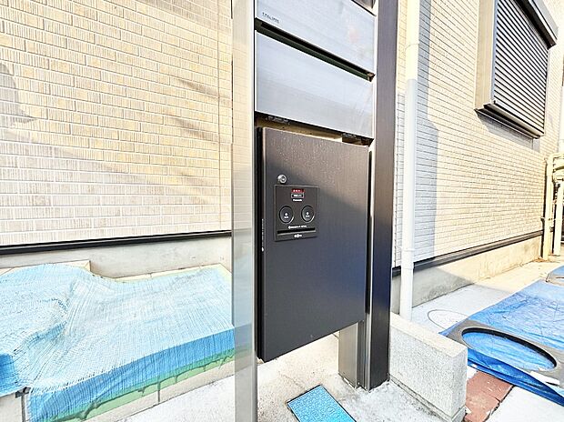 宅配ボックス付きで時間を気にせず宅配物をいつでも安全に受け取れます。