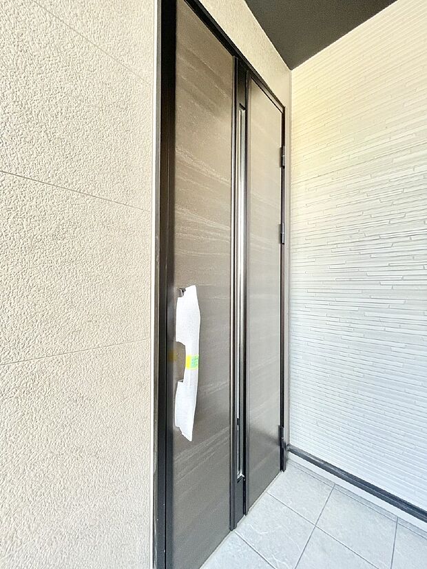 大切な家族、来客を出迎える玄関。