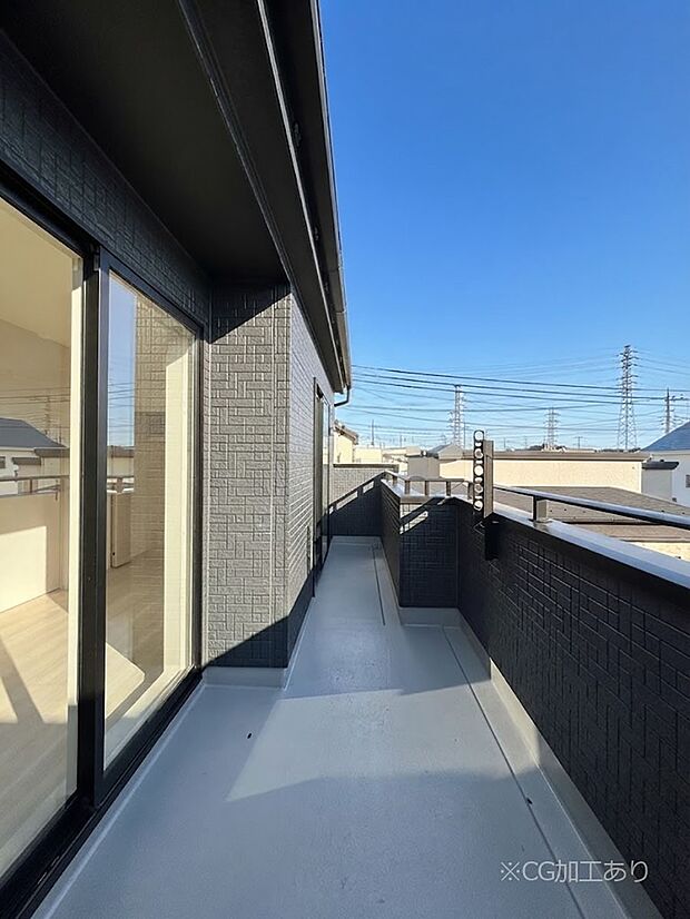 暖かな陽光が降り注ぐバルコニーはお洗濯におすすめ。爽やかな風も心地よいです。
