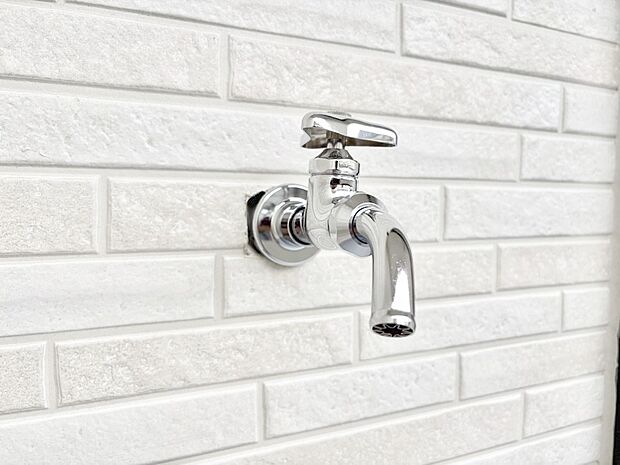 バルコニー水栓があればお掃除も楽々です。