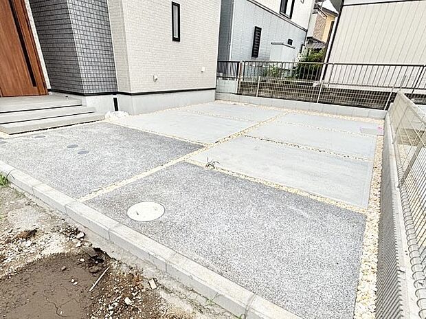 駐車2台可能！急なお客様の駐車に。また、ご家族の自転車スペースとしても大活躍。