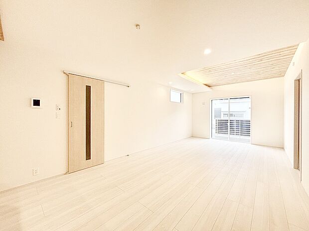 家族の笑顔が自然と生まれてくる、そんな雰囲気のダイニングに仕上がっています。