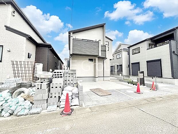 前面道路はきちんと整備されています
