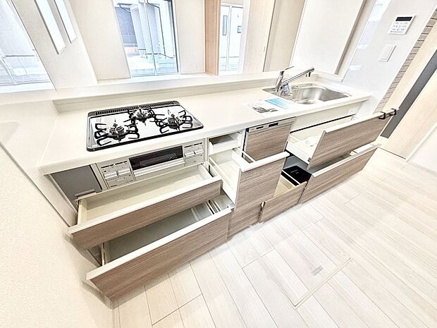使いやすさを優先したスライド式収納タイプ！