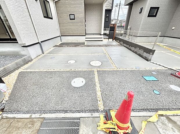 駐車2台可能!急なお客様の駐車に。また、ご家族の自転車スペースとしても大活躍。