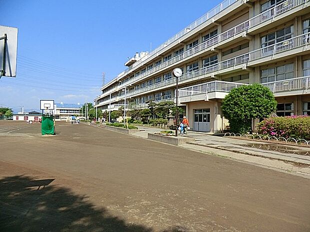 小学校 800m 川越市立山田小学校