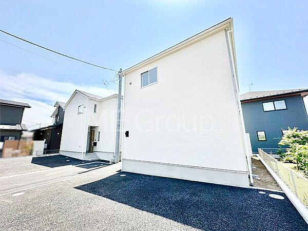 洗練された外観、上質な住空間が広がる室内は永く安心して過ごせる住居です。