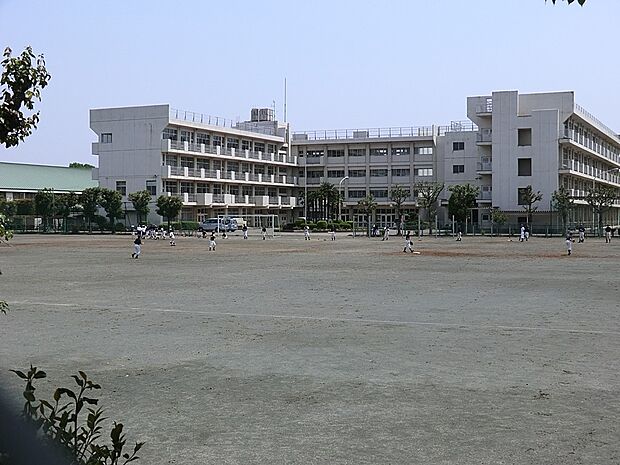 中学校 1900m 所沢市立狭山ヶ丘中学校