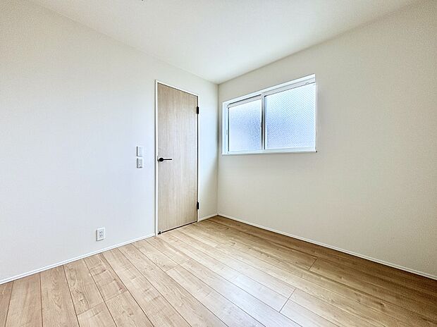 窓からのやさしい光が心地よいプライベートルーム