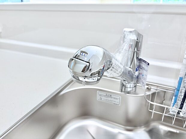 いつでも清潔なおいしいお水を。一つの水栓で水道水と浄水を使い分け。