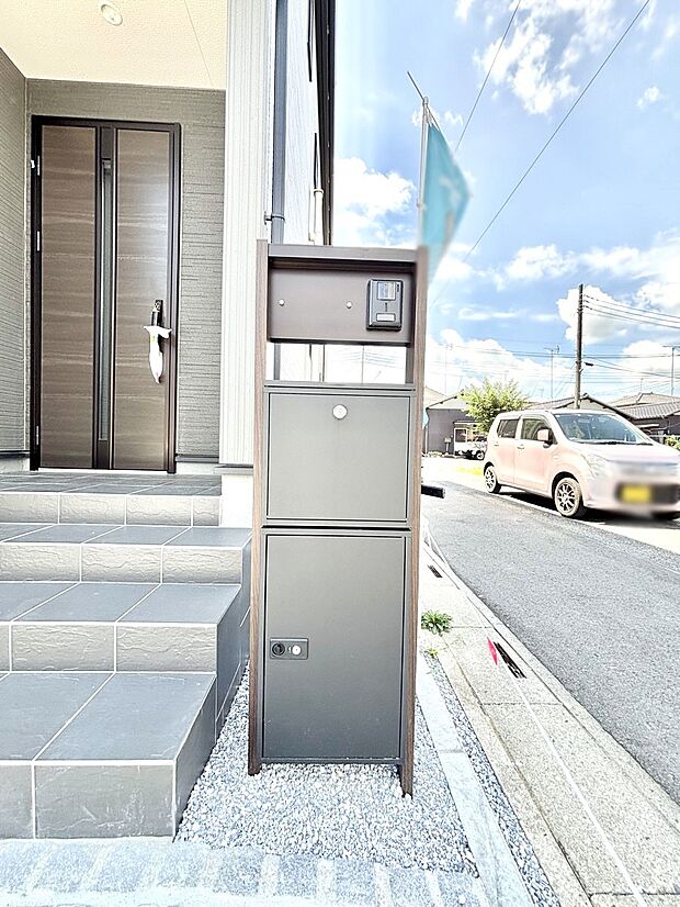 シンプルデザインのポスト。