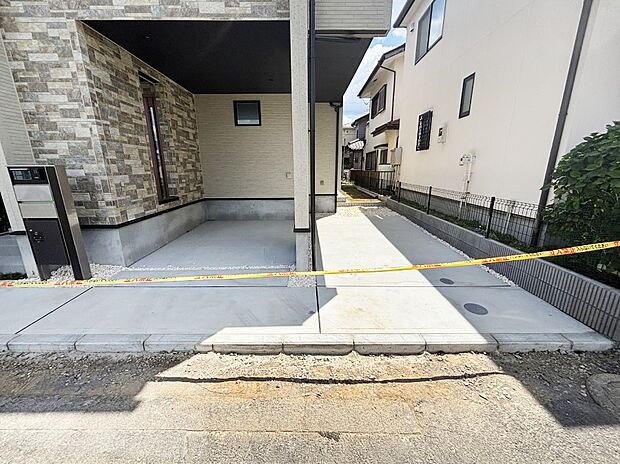 駐車2台可能!急なお客様の駐車に。また、ご家族の自転車スペースとしても大活躍。