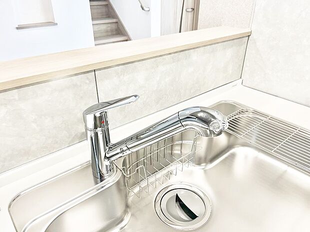 いつでも清潔なおいしいお水を。一つの水栓で水道水と浄水を使い分け。
