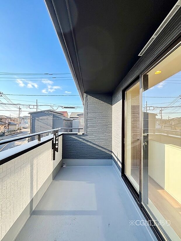 ゆったりバルコニーだから沢山お洗濯ものを干せます。