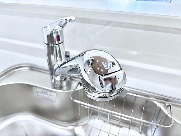 いつでも清潔なおいしいお水を。一つの水栓で水道水と浄水を使い分け。