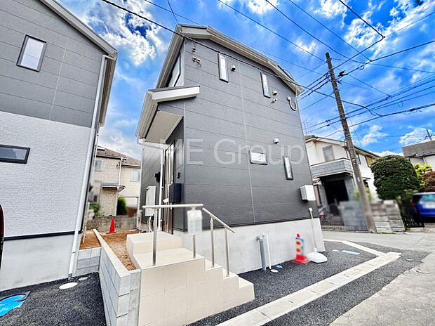 洗練された外観、上質な住空間が広がる室内は永く安心して過ごせる住居です。