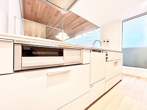 料理をしながらでもご家族との会話を楽しめる対面キッチン