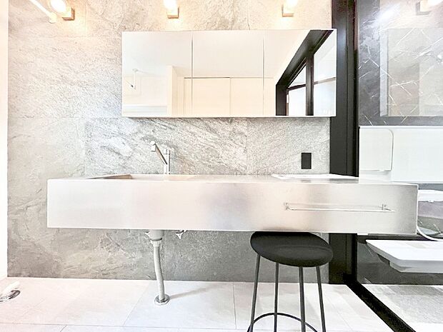 収納力と機能性に優れた洗面化粧台