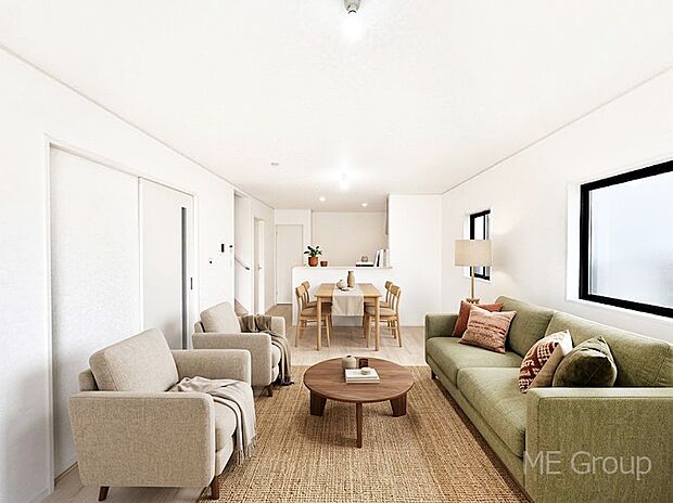 ご家族の賑やかな話し声で包まれる明るいリビング ※家具はCGです