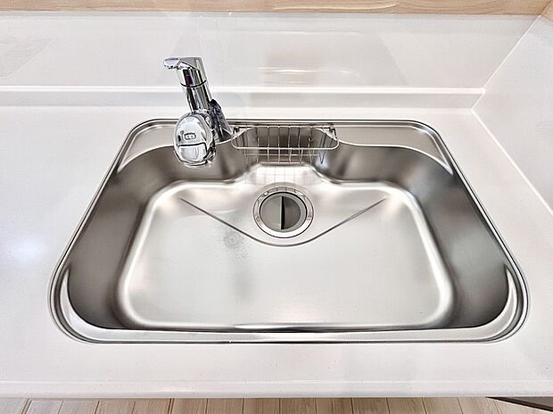 広々としたシンクでお料理やお皿洗いもラクラク快適に!