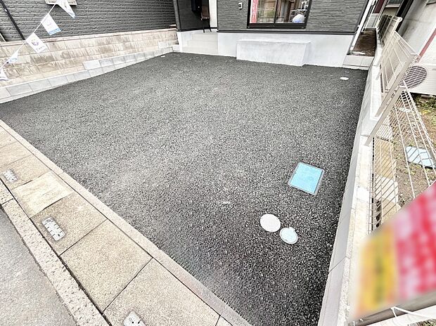 駐車2台可能!急なお客様の駐車に。また、ご家族の自転車スペースとしても大活躍。