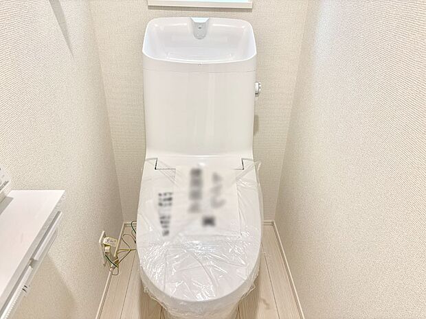 明るく清潔感のあるトイレです。