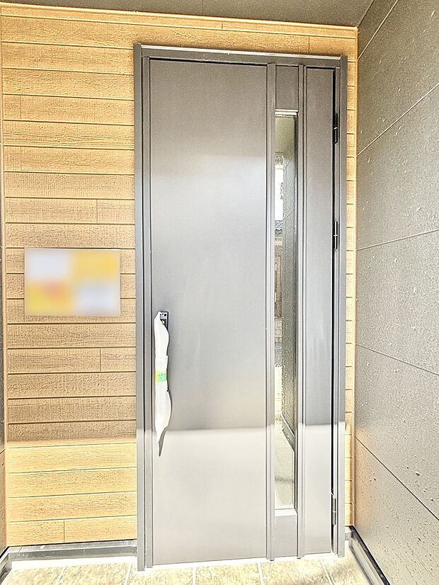 大切な家族、来客を出迎える玄関。