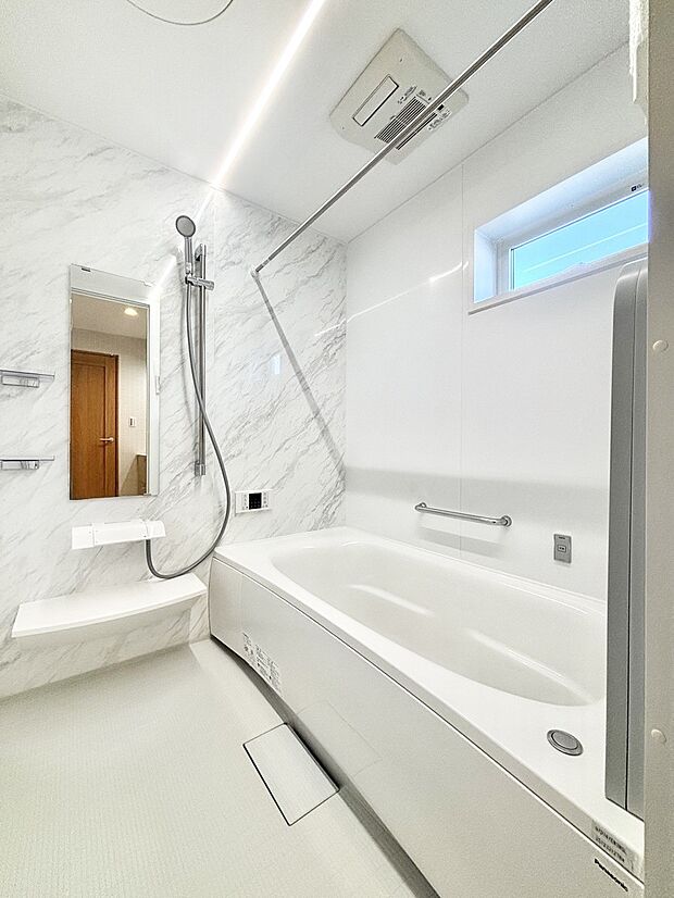 落ち着いた雰囲気でゆっくりお寛ぎいただけるバスルーム