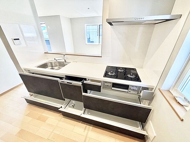 使いやすさを優先したスライド式収納タイプ！