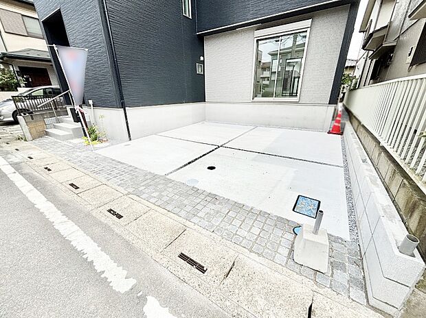 駐車2台可能!急なお客様の駐車に。また、ご家族の自転車スペースとしても大活躍。