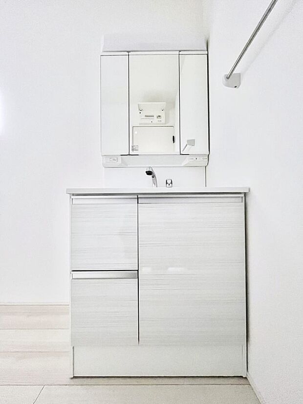 収納力と機能性に優れた洗面化粧台