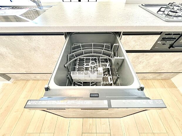 面倒なお片づけは食洗機にお任せ！家事の負担が減って、時間にも気持ちにもゆとりができます。