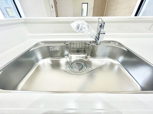 広々としたシンクでお料理やお皿洗いもラクラク快適に！