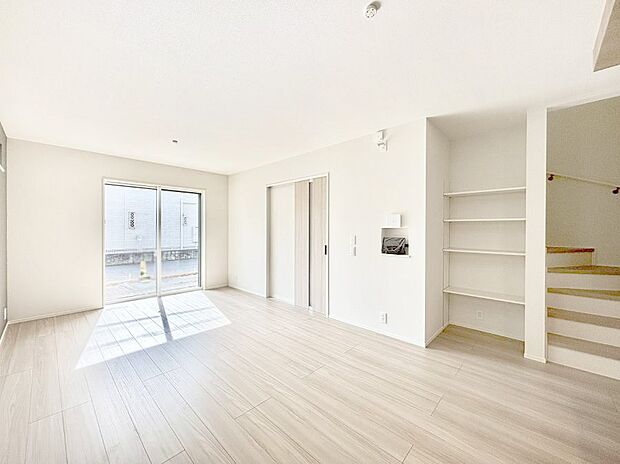 家族団らんの時間も増えそうなくつろぎのリビングダイニング。