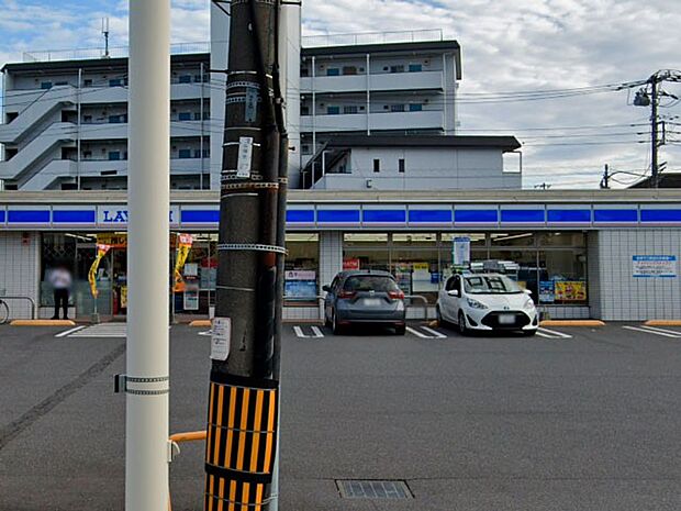 コンビニ 600m ローソン 草加谷塚仲町店