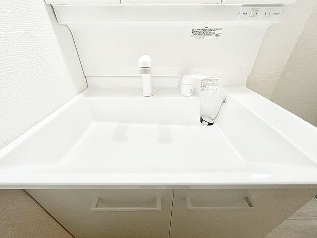 ハンドシャワー付き!使いやすい洗面台。