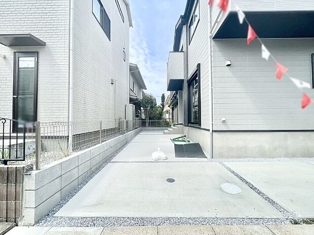 目の前が駐車場だと雨の日も大量にお買い物をした時も便利ですね