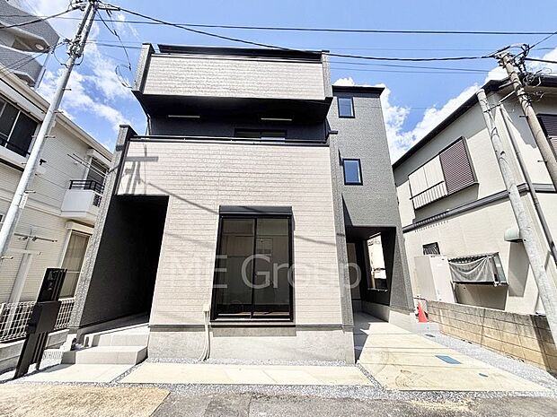 洗練された外観、上質な住空間が広がる室内は永く安心して過ごせる住居です。