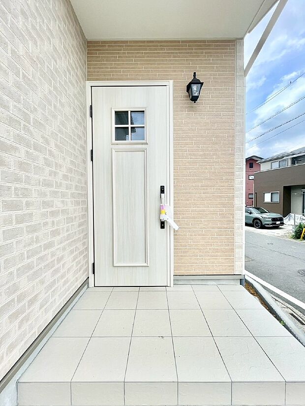 住まいの顔を演出する、玄関ドア。