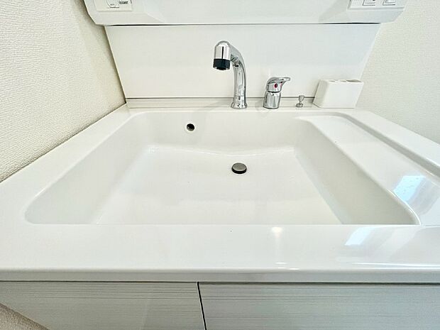 ハンドシャワー付き!使いやすい洗面台。