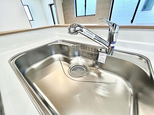 いつでも清潔なおいしいお水を。一つの水栓で水道水と浄水を使い分け。